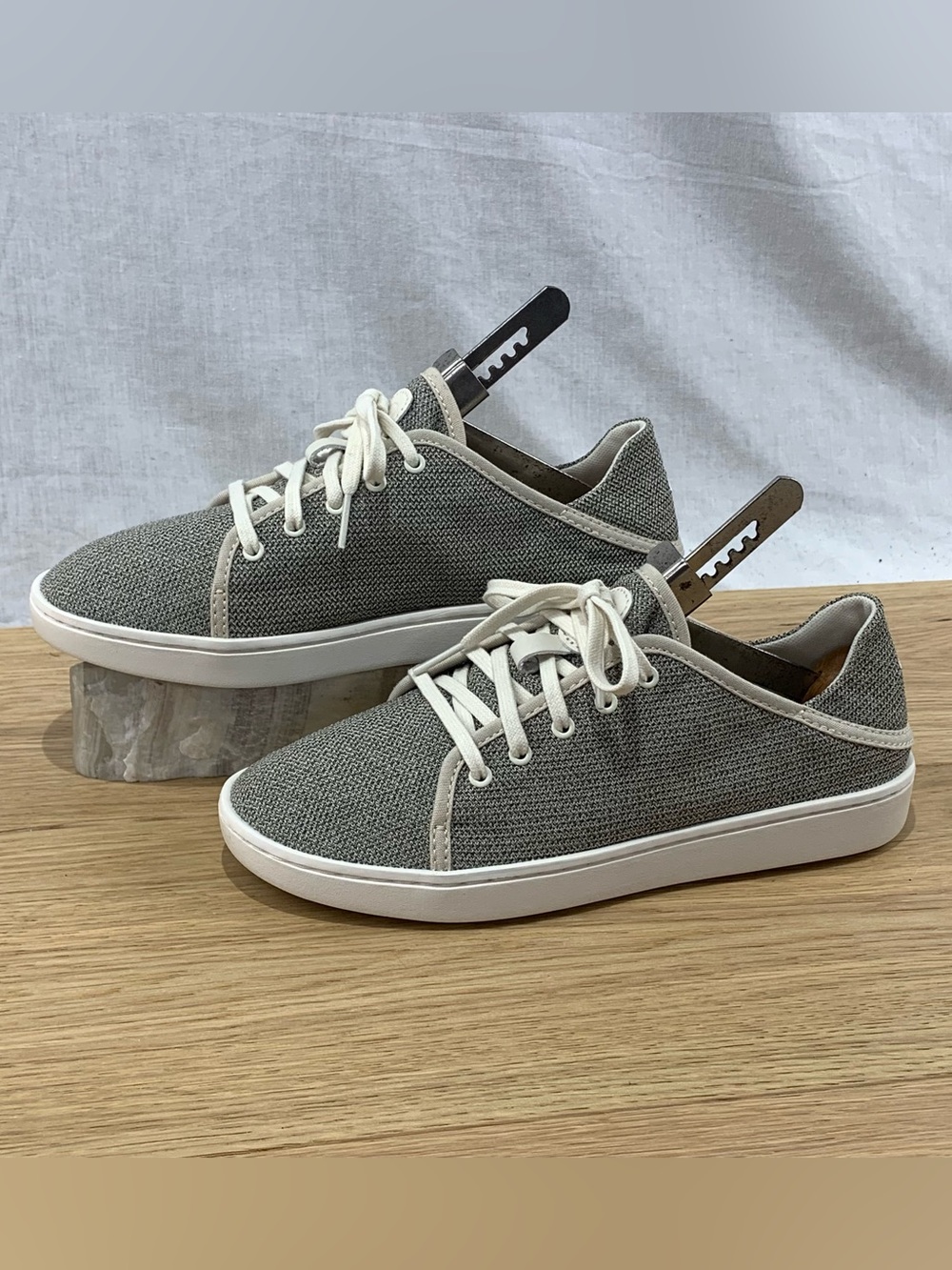 OluKai Pehuea Li Women’s Size 7 Tapa White Sand Casual Shoes